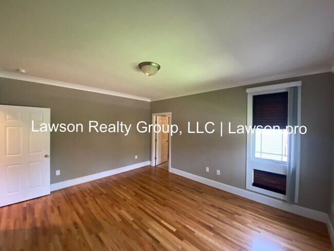 Building Photo - Craftsman Style One Level Living in Southw...