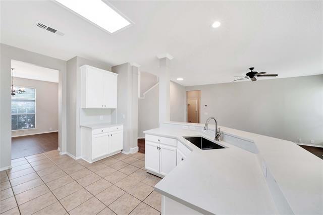 Building Photo - 8625 Luzerne Dr