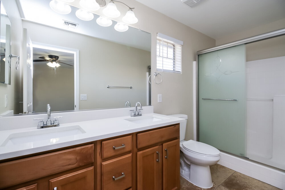 Building Photo - 2451 E Vermont Dr