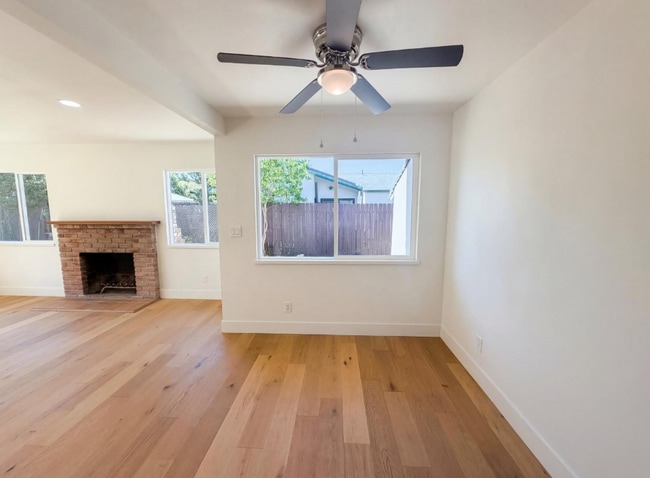 Building Photo - 1128 Hobart Dr