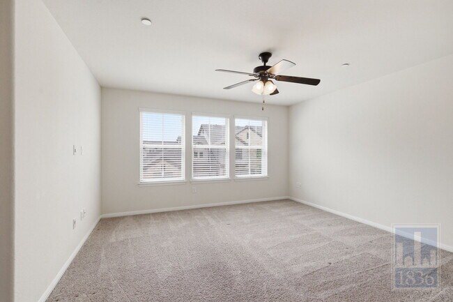 Building Photo - 2304 S Lakeline Blvd