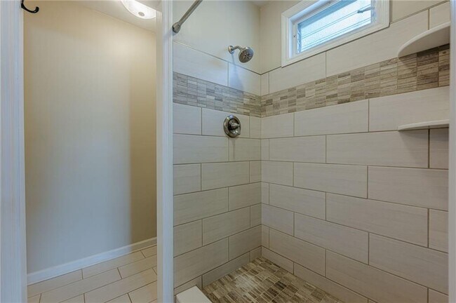 Building Photo - 385 Stonebridge Trail