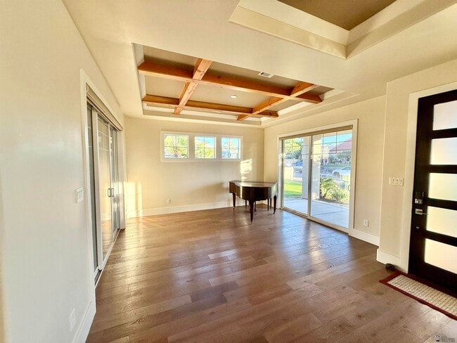 Building Photo - 1330 W Ridgeview Dr