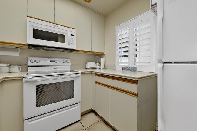 Building Photo - 28346 Desert Princess Dr