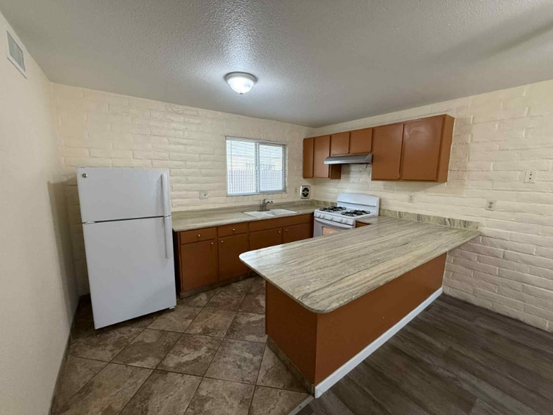 Building Photo - 2147 S Winstel Ave