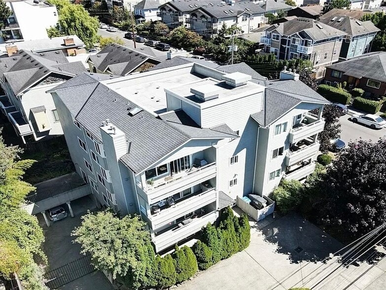 Building Photo - Must See Ballard Condo!!!