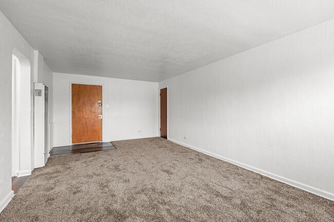 Building Photo - Come check out this beautiful apartment cl...