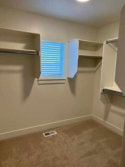 Building Photo - 706 W 575 N