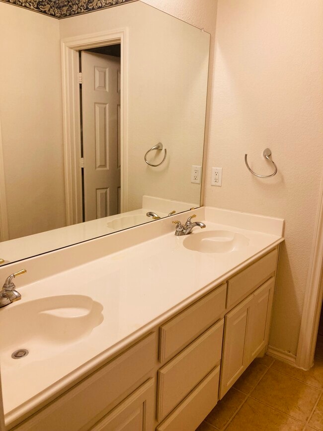 Building Photo - 6902 Winthorp Dr