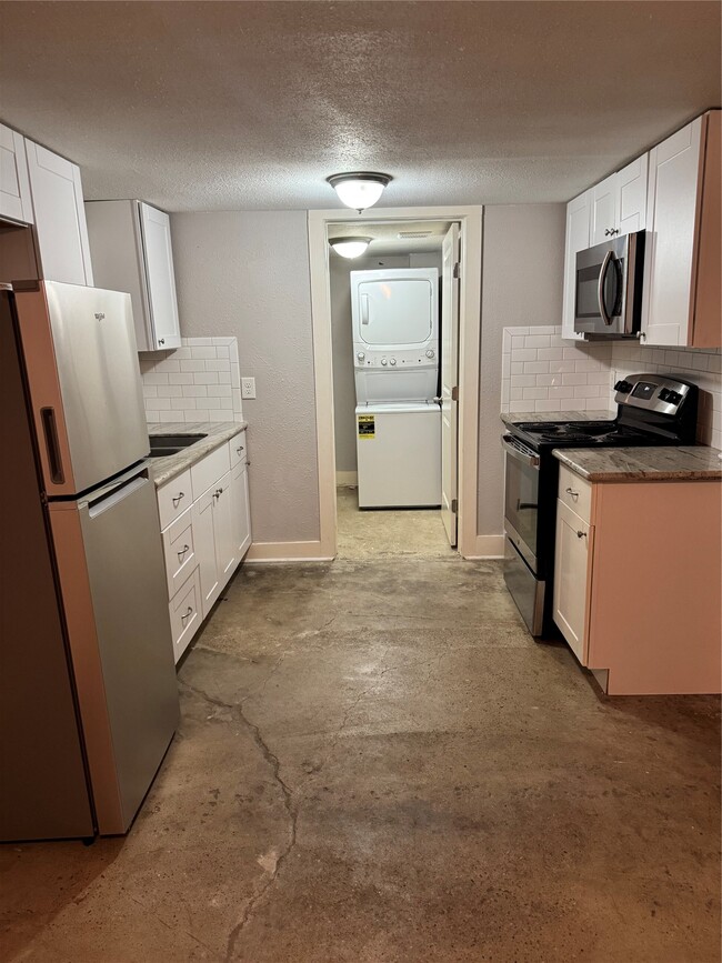 Building Photo - 4601 Hain St