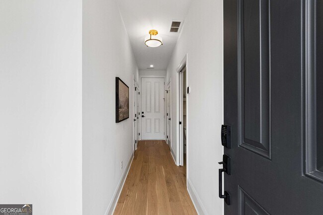 Building Photo - 11 Bourbon St