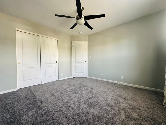 Building Photo - 2409 Golf Ridge Cir