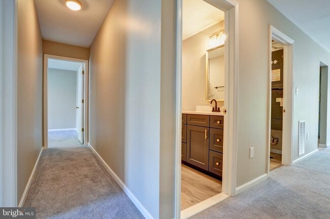 Building Photo - 325 Westridge Cir
