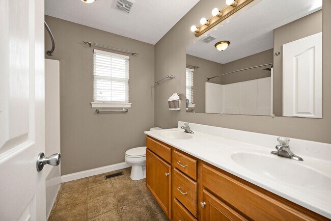 Building Photo - 73 Rosenberger Ln