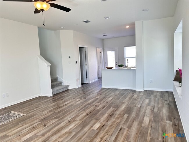 Building Photo - 124 Rollingwood Dr