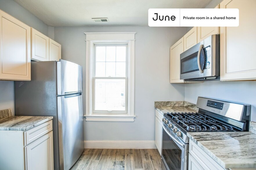 Building Photo - Room in Shared 7 bed/6 bath home in Dupont Park