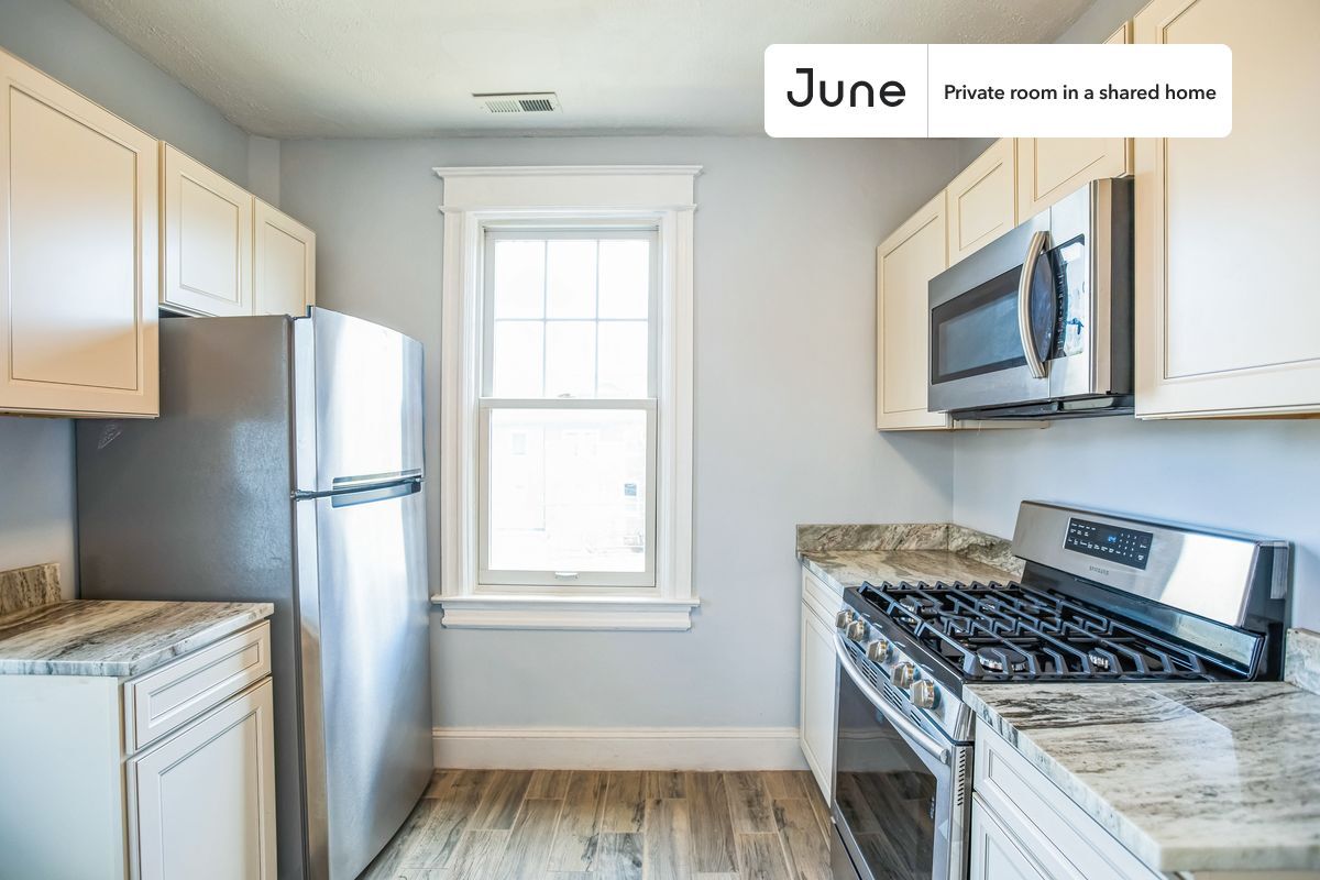 Building Photo - Room in Shared 7 bed/6 bath home in Dupont Park