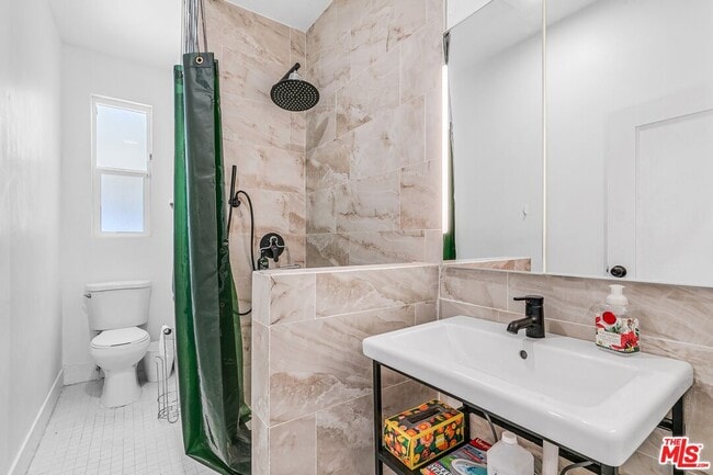 Building Photo - 246 Columbia Pl