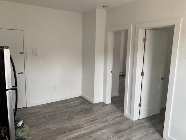 Building Photo - 20 Porach St