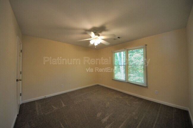 Building Photo - 7115 Red Fox Ln