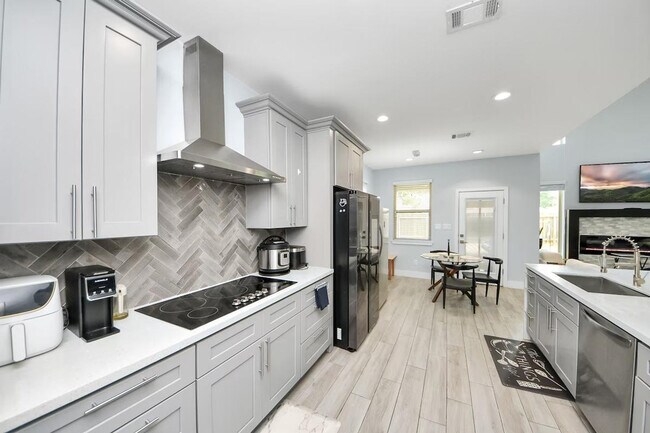 Building Photo - 7542 Lemma Dr