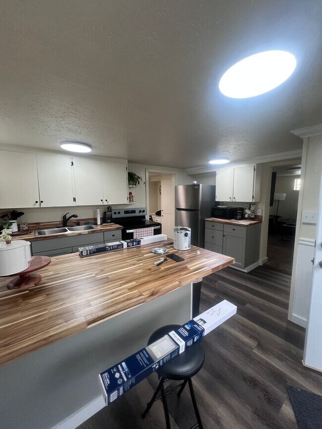 Building Photo - 1206 Gregory Way