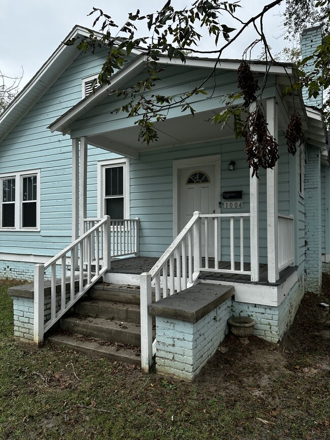 Primary Photo - 1004 Boulevard St