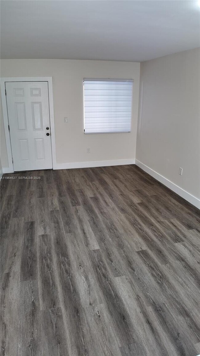 Building Photo - 5400 W 21st Ct