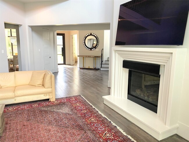 Building Photo - 4642 Devon St