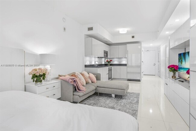 Primary Photo - 1010 Brickell Ave
