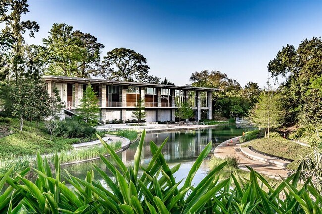 Bike To The Dunlavy For Sunday Brunch - 643 Hartman St