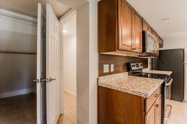 Building Photo - 2242 Zumbehl Rd