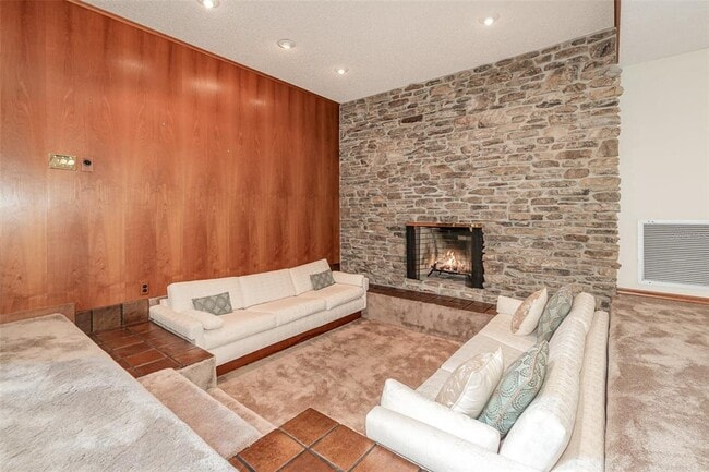 Building Photo - 2020 Venetian Way