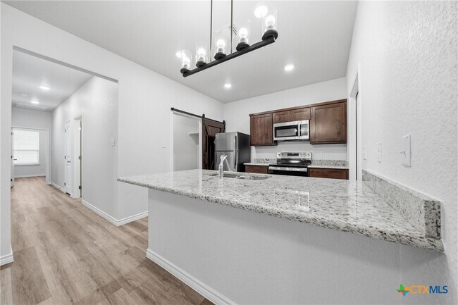 Building Photo - 117 Leon Ln