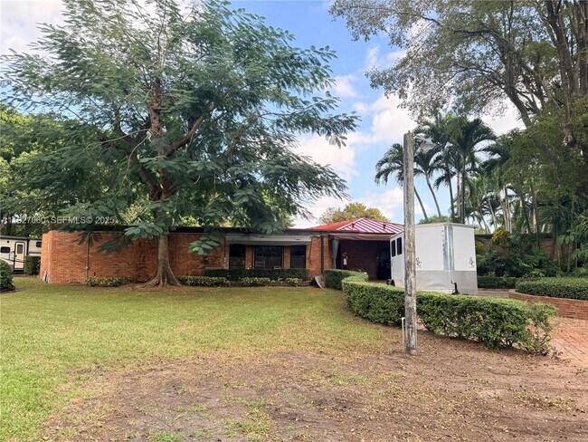 Building Photo - 5877 SW 123rd Ave