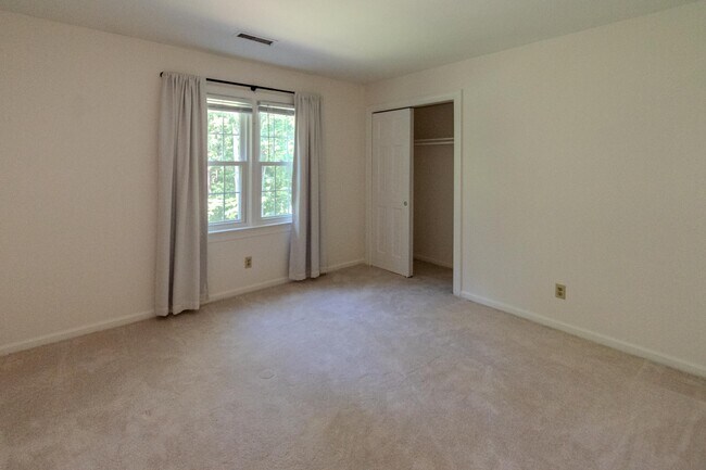 Building Photo - 428 Ingleside Dr