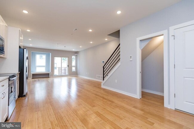 Building Photo - 2230 Frankford Ave