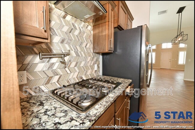 Building Photo - 6933 Copper Town Dr