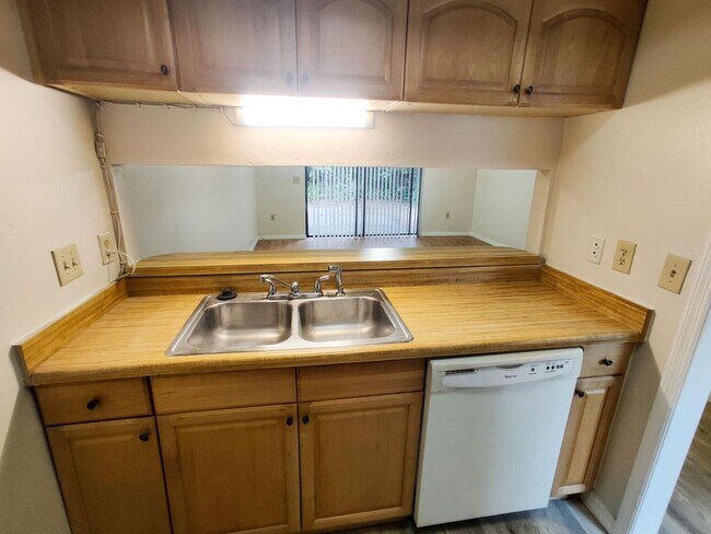 Building Photo - 117 Crown Point Cir