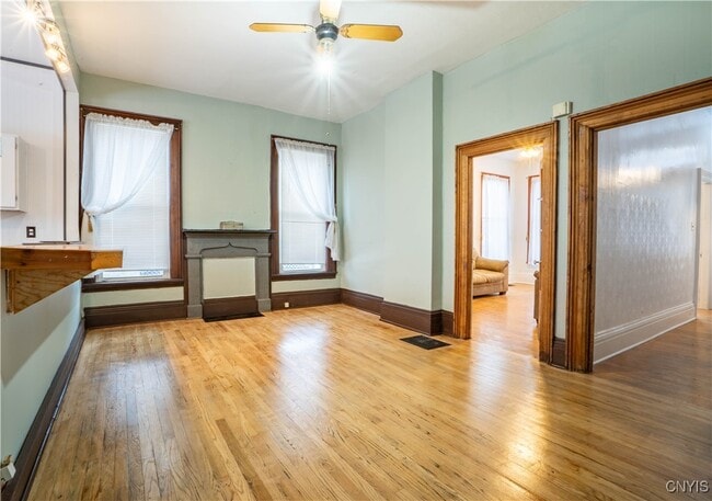 Building Photo - 13 W Monroe St