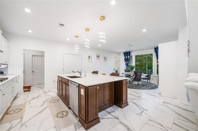 Building Photo - 2121 Harmony Dr