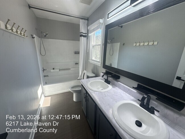 Building Photo - 6217 Lakehaven Dr