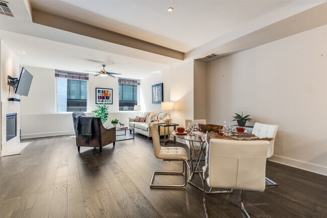 Building Photo - 1505 Elm St