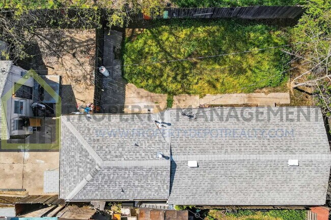 Building Photo - 3647 18th Ave