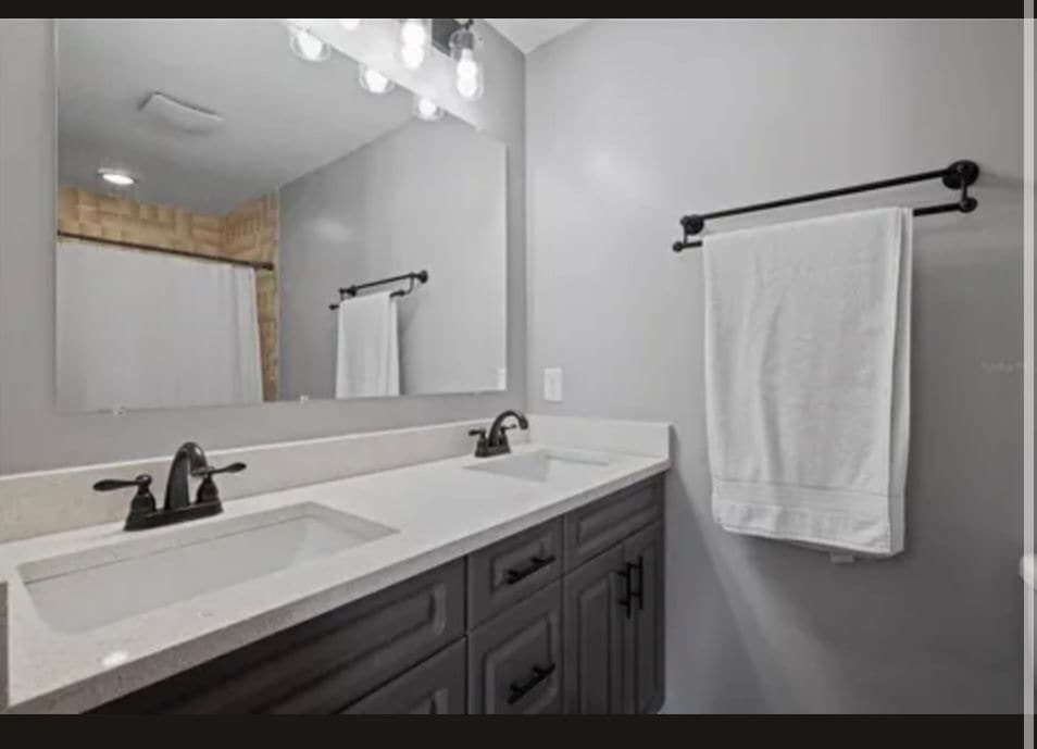 Building Photo - 3413 W Kirby St