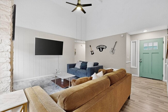 Building Photo - 5501 Purple Sage Dr