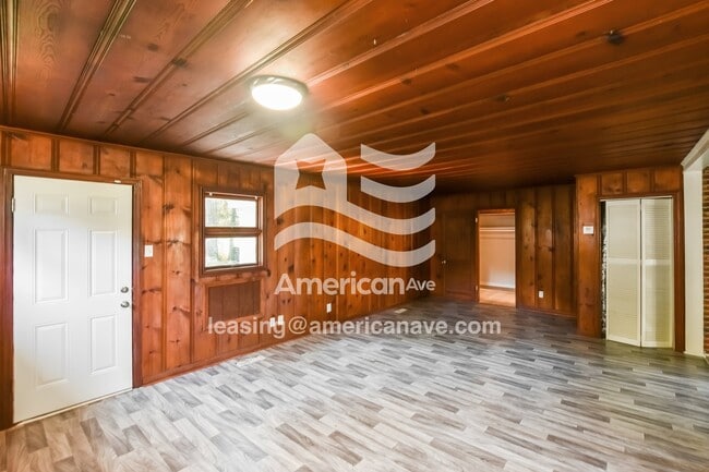 Building Photo - 1810 College St SE