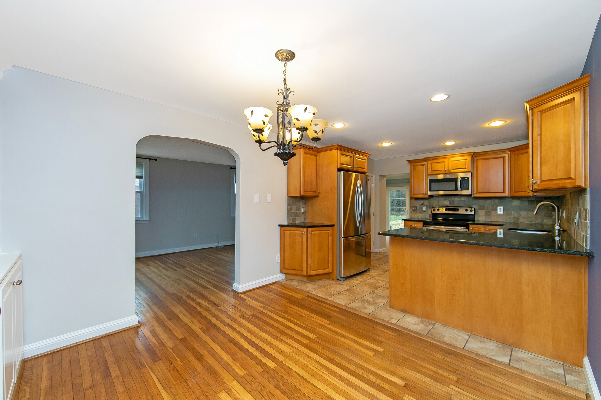 Building Photo - 204 Greenbriar Ln