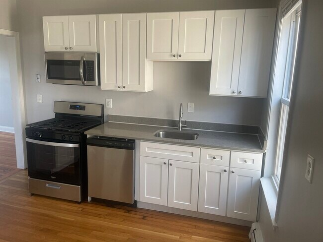 Building Photo - 139 Bowdoin St