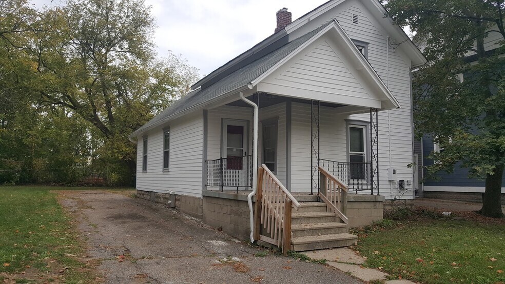 Building Photo - 506 N Sycamore St